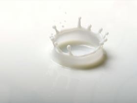 imagem de leite - extraída do google sem restrição de uso e compartilhamento